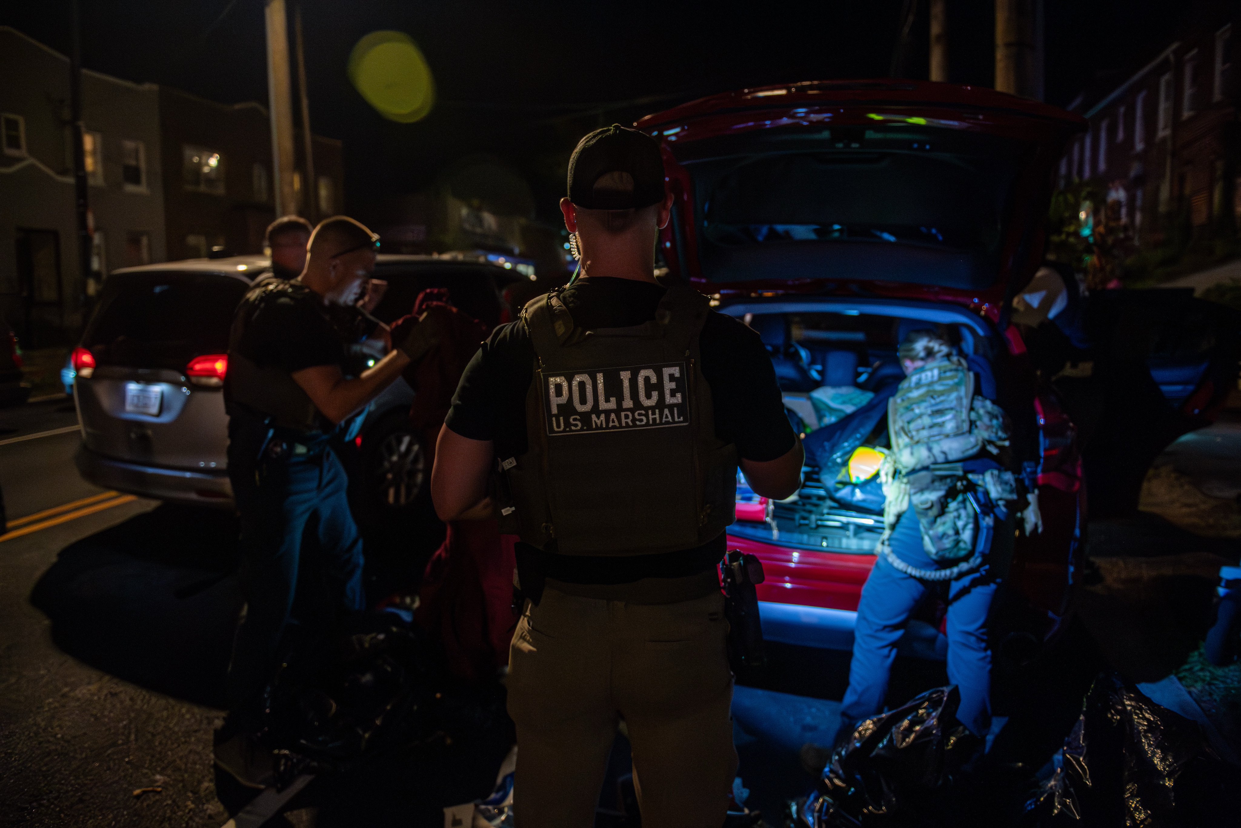 Federal agents, including the U.S. Marshals Service and FBI, search a car during Trump’s “D.C. Safe and Beautiful” initiative. U.S. MARSHALS SERVICE/X