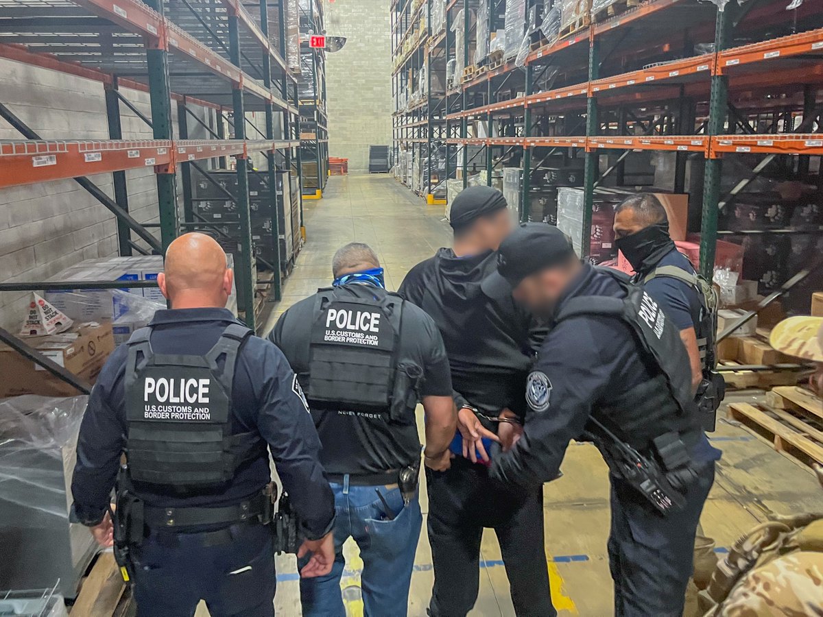 21 arrested in immigration raid at Edison warehouse