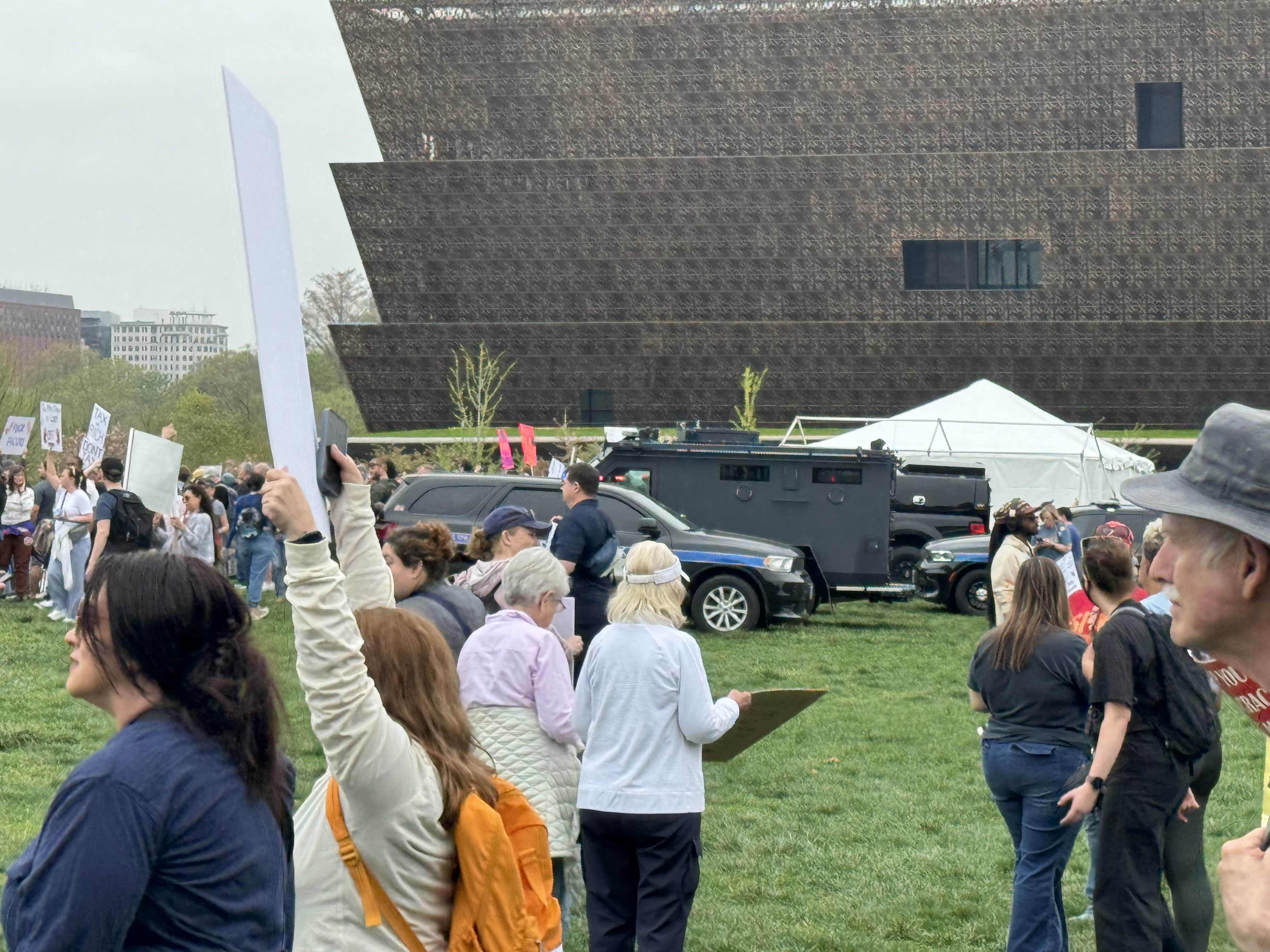 White House initiates review of Smithsonian museums for “Americanism”