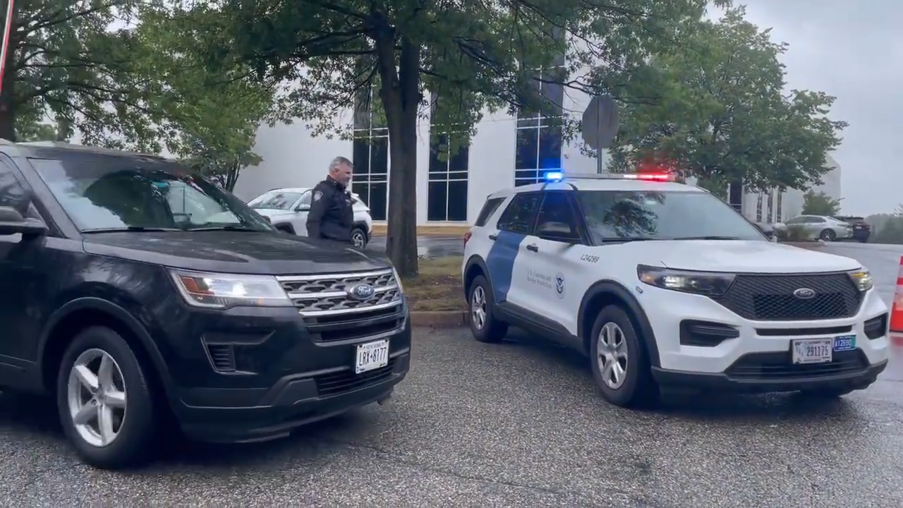 29 arrested in immigration raid at Edison warehouse